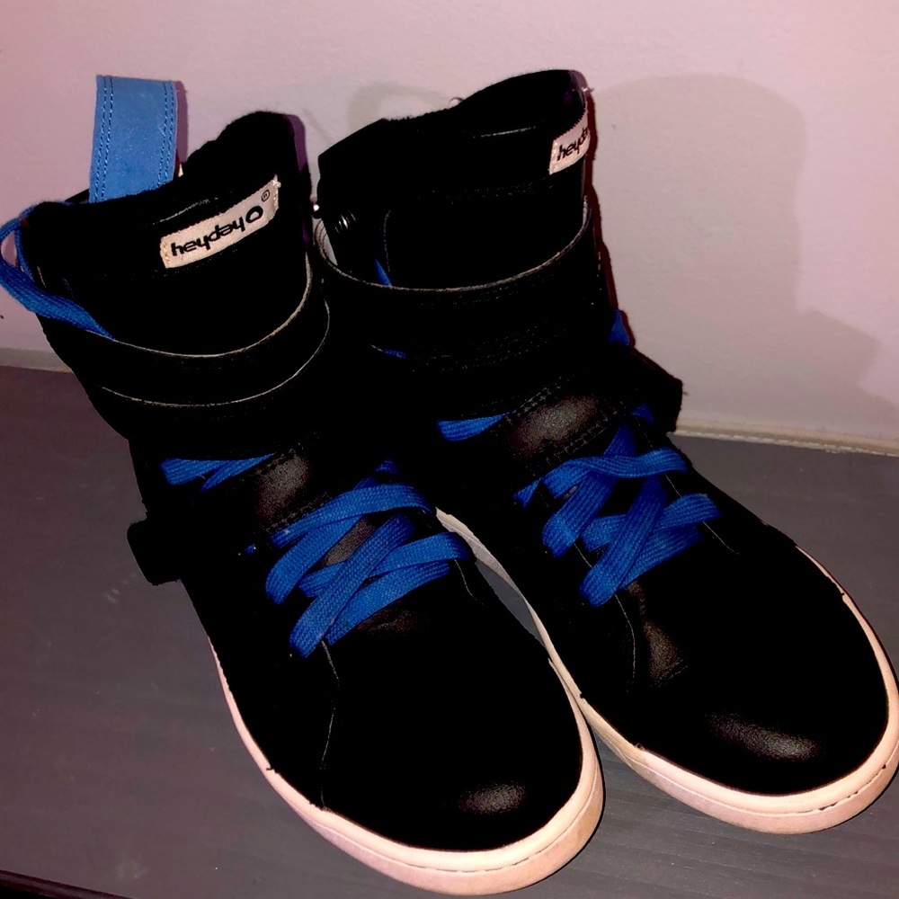 Black and blue size 7 Heydays